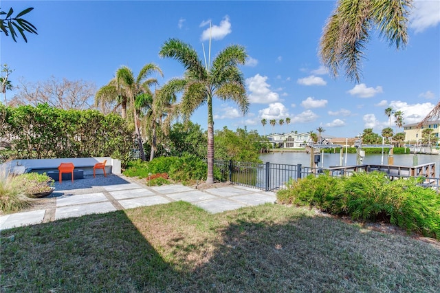 view of yard featuring a water view