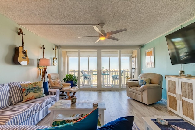 sunroom / solarium featuring ceiling fan