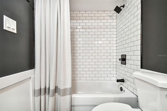 bathroom featuring shower / tub combo with curtain and toilet