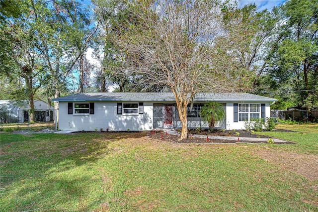 ranch-style house featuring a front lawn