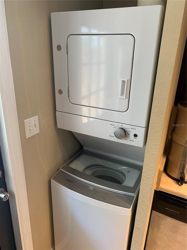 3402 W Obispo St, Tampa, FL 33629 - clothes washing area featuring stacked washer / dryer