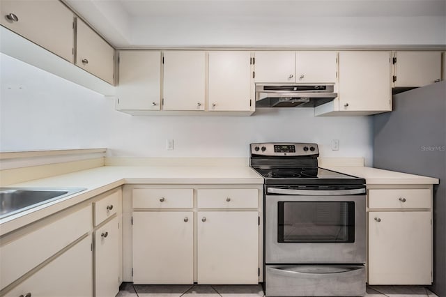 kitchen with under cabinet range hood, appliances with stainless steel finishes, and light countertops