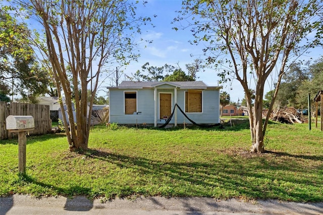 view of front of house with a front yard