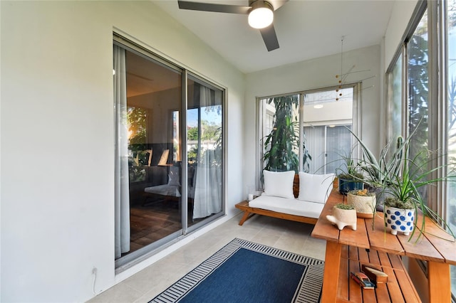 sunroom with ceiling fan