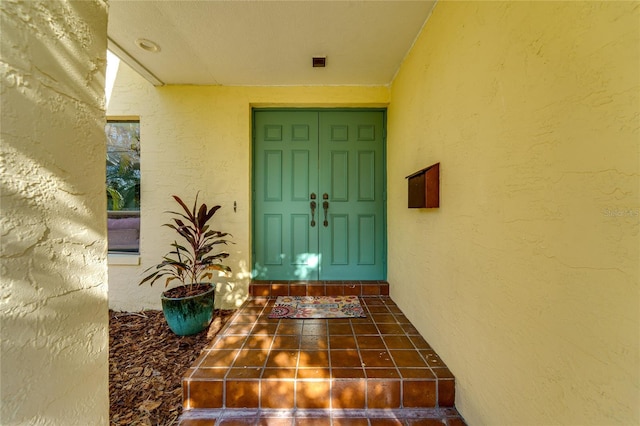 view of exterior entry with stucco siding