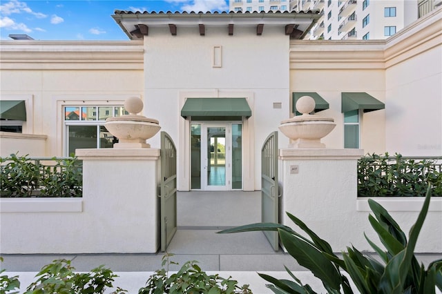 450 Knights Run Ave Unit 407, Tampa, FL 33602 - view of exterior entry with stucco siding