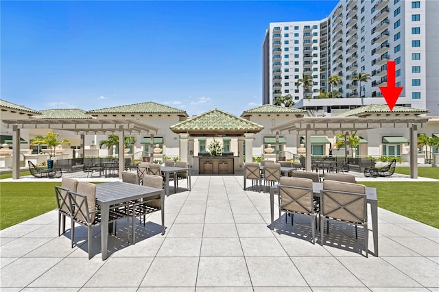 450 Knights Run Ave Unit 407, Tampa, FL 33602 - view of property's community featuring a pergola, an outdoor kitchen, a lawn, and a patio area