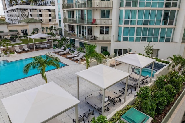450 Knights Run Ave Unit 407, Tampa, FL 33602 - community pool with a patio area and outdoor lounge area