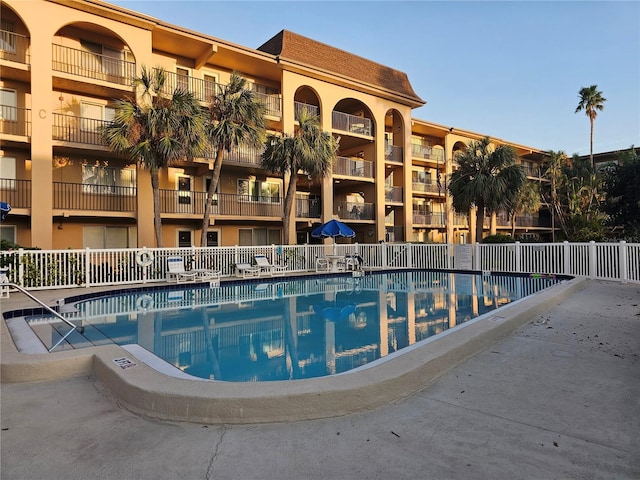 view of swimming pool