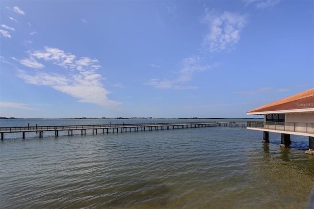 dock area featuring a water view