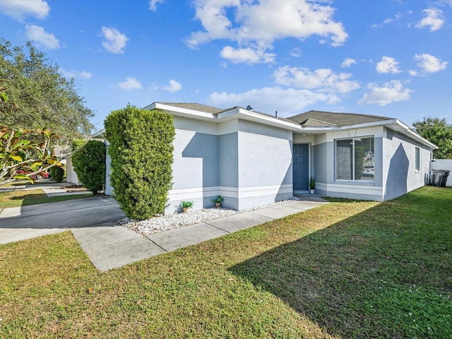 view of front of home featuring a front lawn