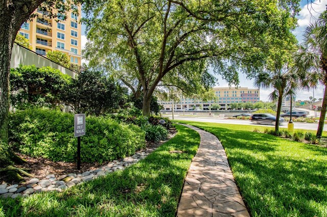 345 Bayshore Blvd Unit 808, Tampa, FL 33606 - view of community with a yard