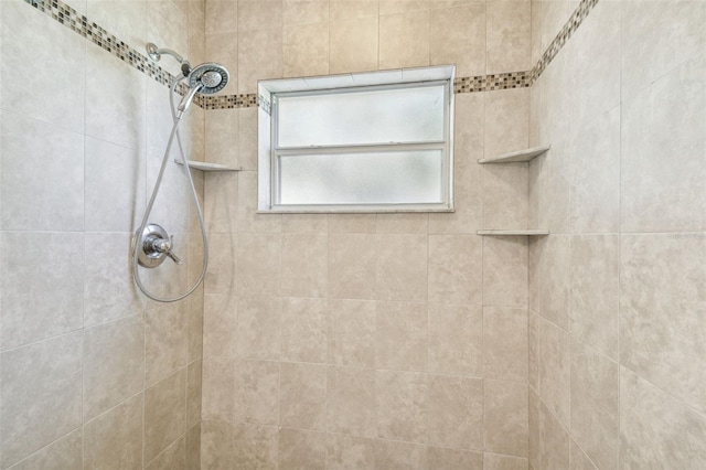 bathroom featuring a tile shower