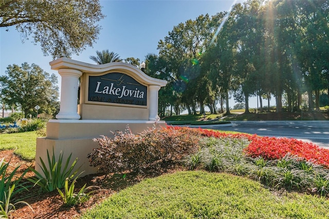 view of community / neighborhood sign