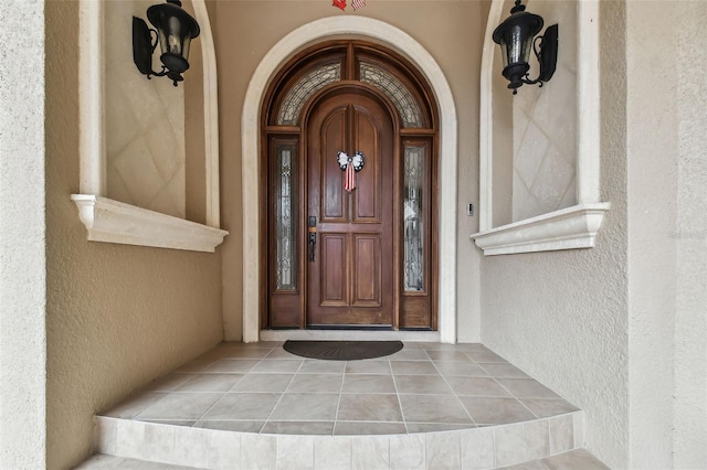 view of exterior entry with stucco siding