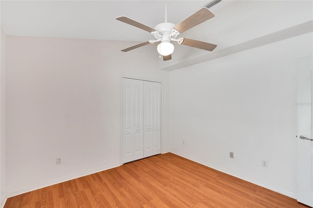 empty room featuring ceiling fan, vaulted ceiling, and light hardwood / wood-style flooring