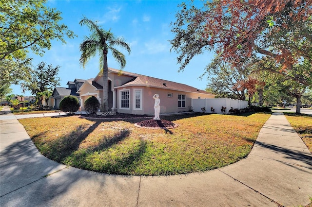 view of front facade featuring a front yard