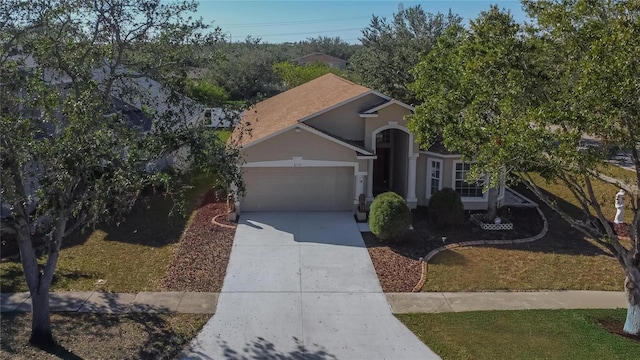 view of front of home featuring a front yard