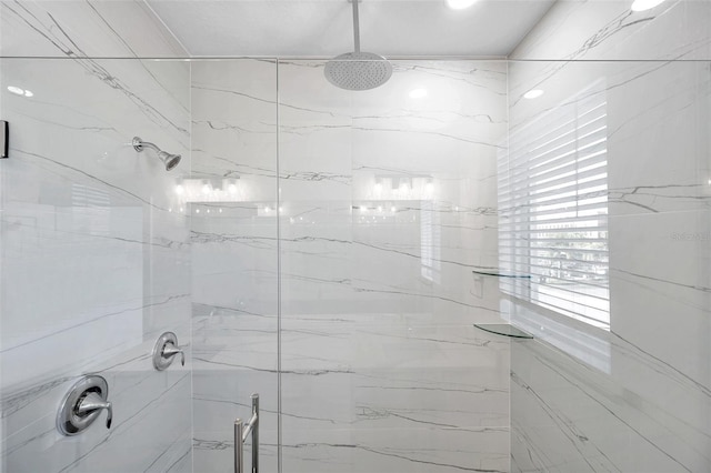 bathroom featuring tiled shower