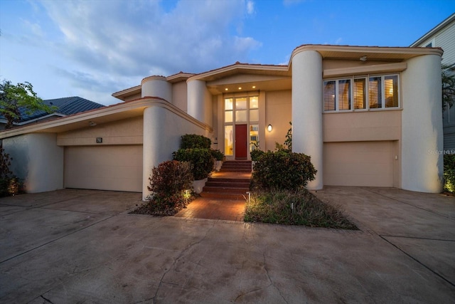 view of front facade featuring a garage