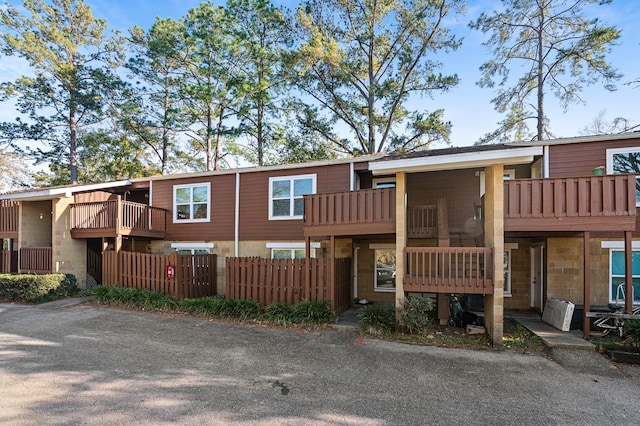 view of front of house featuring fence