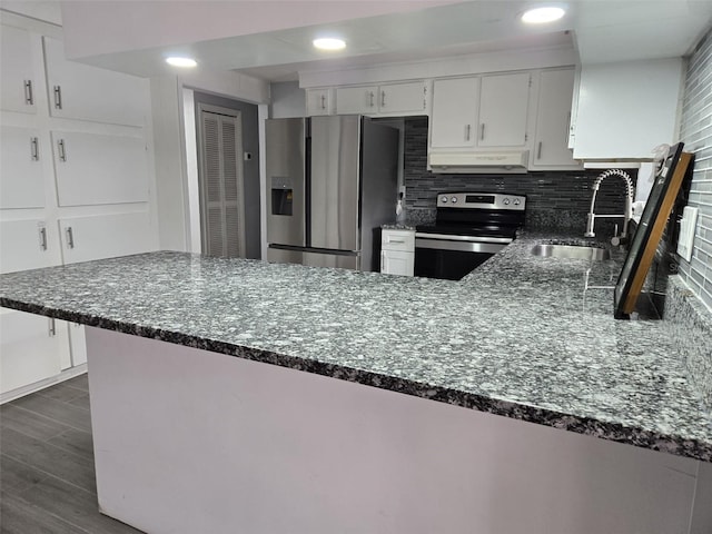 kitchen with kitchen peninsula, white cabinetry, sink, and stainless steel appliances