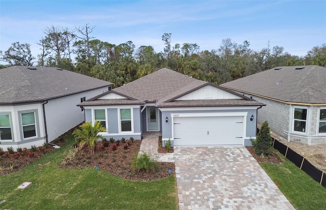 view of front of home featuring a garage and a front yard