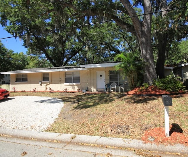 single story home featuring a front yard