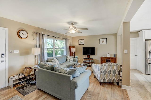 living room with light hardwood / wood-style floors and ceiling fan