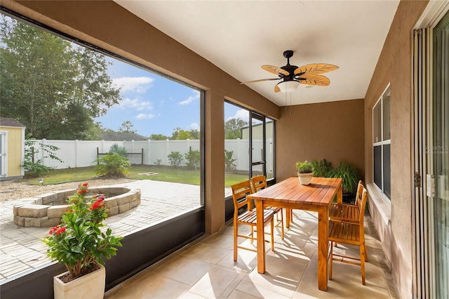 sunroom / solarium with ceiling fan