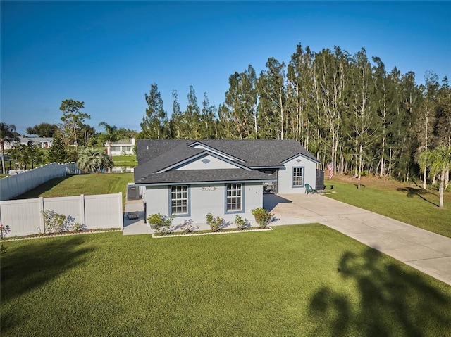 view of front of home featuring a front yard