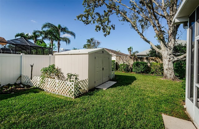 view of yard featuring a shed