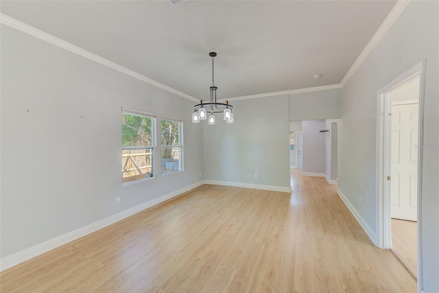 unfurnished dining area featuring a notable chandelier, light hardwood / wood-style floors, and crown molding