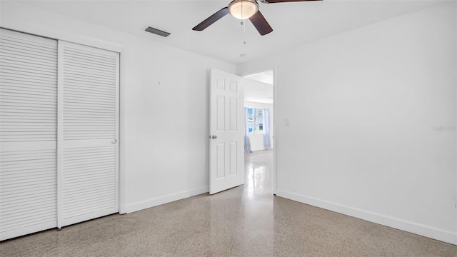 unfurnished bedroom featuring ceiling fan and a closet