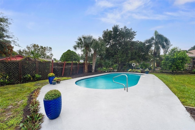 view of pool featuring a yard