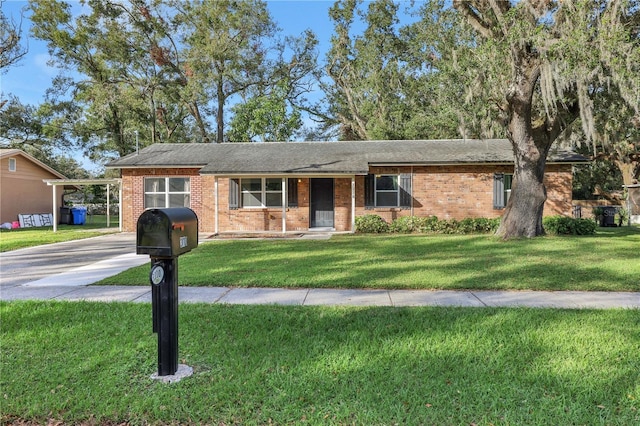 ranch-style home featuring a front lawn