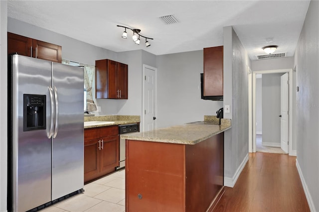 kitchen with sink, dishwashing machine, stainless steel fridge, and kitchen peninsula