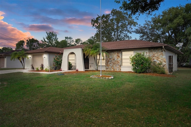 view of front facade featuring a garage and a lawn