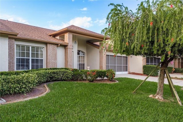 view of front of property with a front lawn