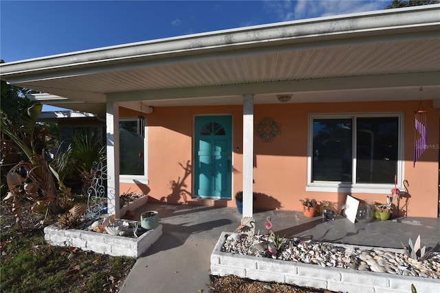 doorway to property with covered porch