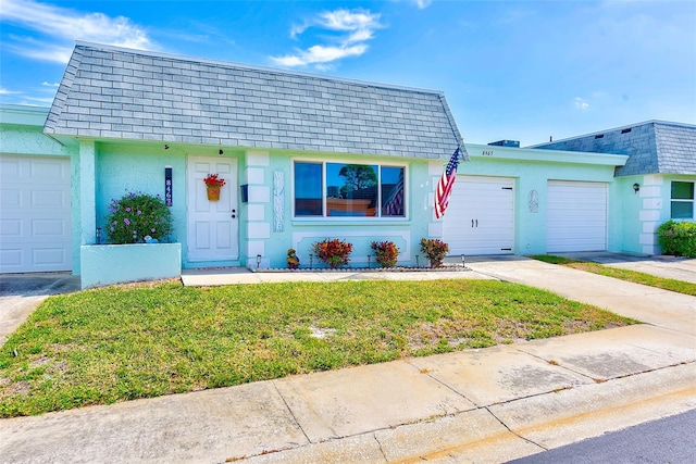 view of front of home featuring a garage and a front yard