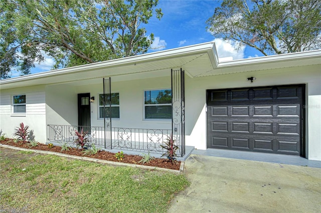 view of front facade with a garage