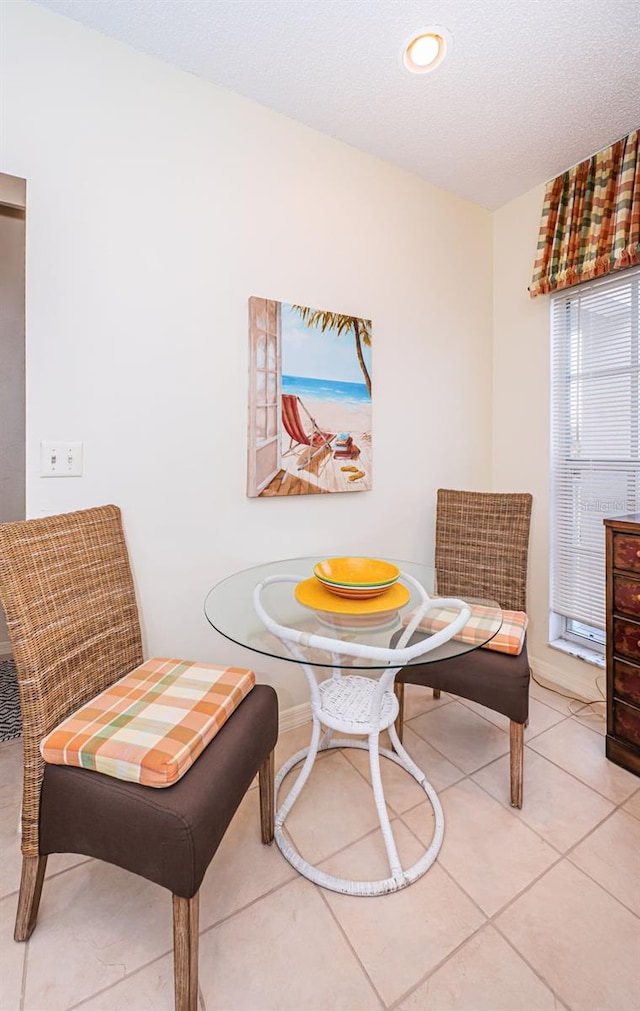 sitting room with light tile patterned floors and breakfast area