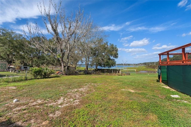 view of yard featuring a water view