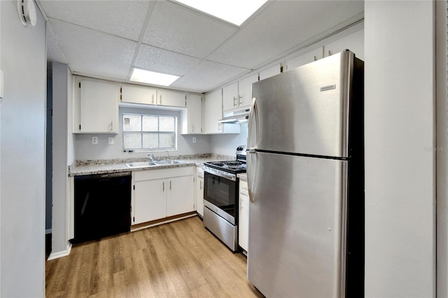107 Caldwell Dr Unit 291, Brandon, FL 33510 - kitchen with stainless steel appliances, under cabinet range hood, a paneled ceiling, a sink, and light wood-style floors