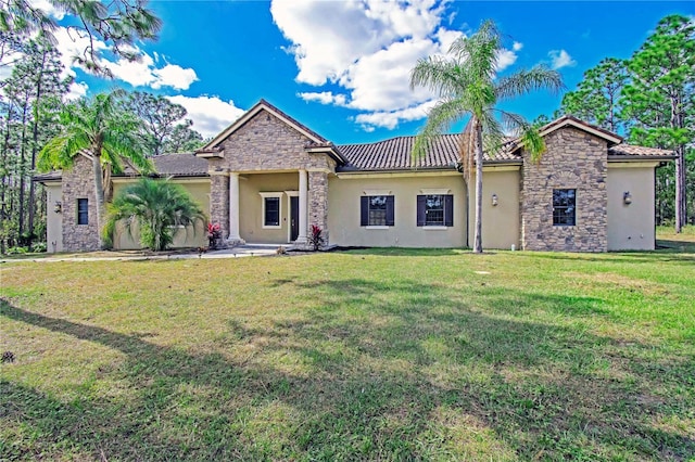 view of front facade featuring a front yard