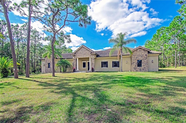 view of front of house featuring a front yard