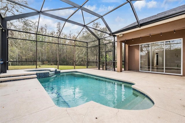 view of pool with an in ground hot tub, a patio, and a lanai