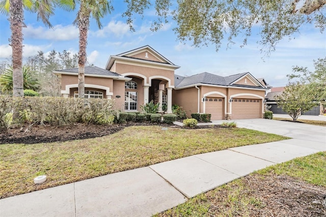 view of front of house featuring a front yard and a garage