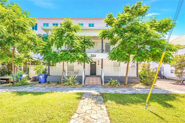 view of front of house featuring a porch and a front lawn